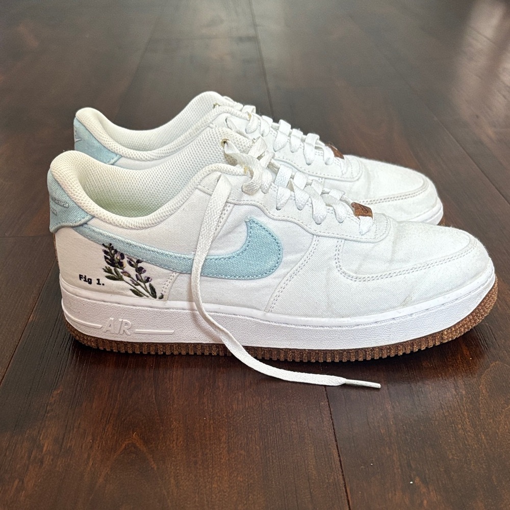 Nike white and light blue sneakers